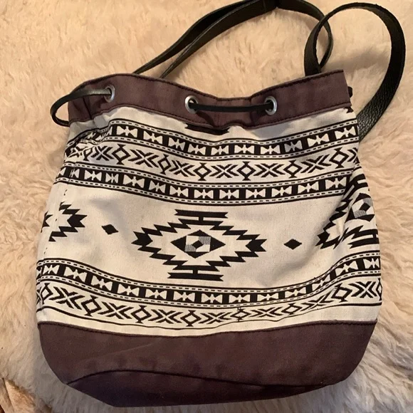 Cross Body Aztec Design Purse - Picture 6 of 7